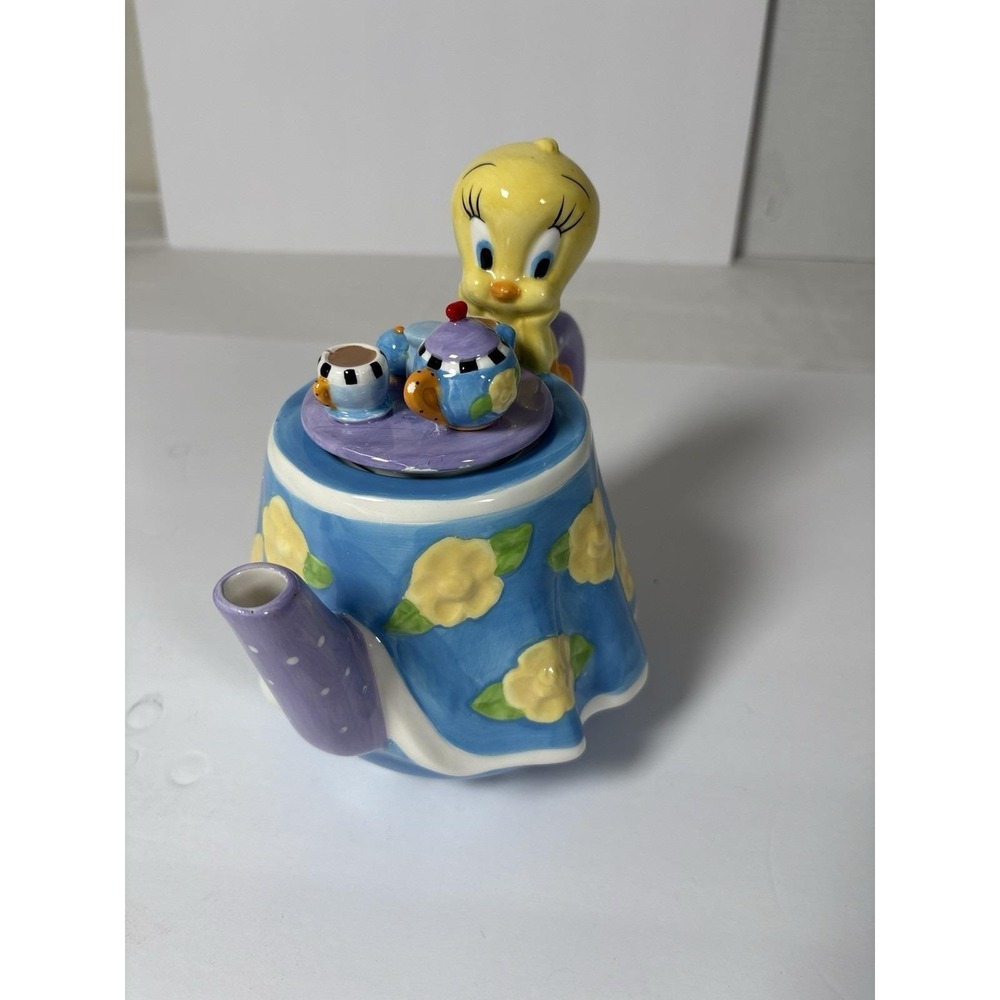 1999 Warner Bros Tweety's Tea Party Ceramic Teapot w/ Box – Chip on Lid